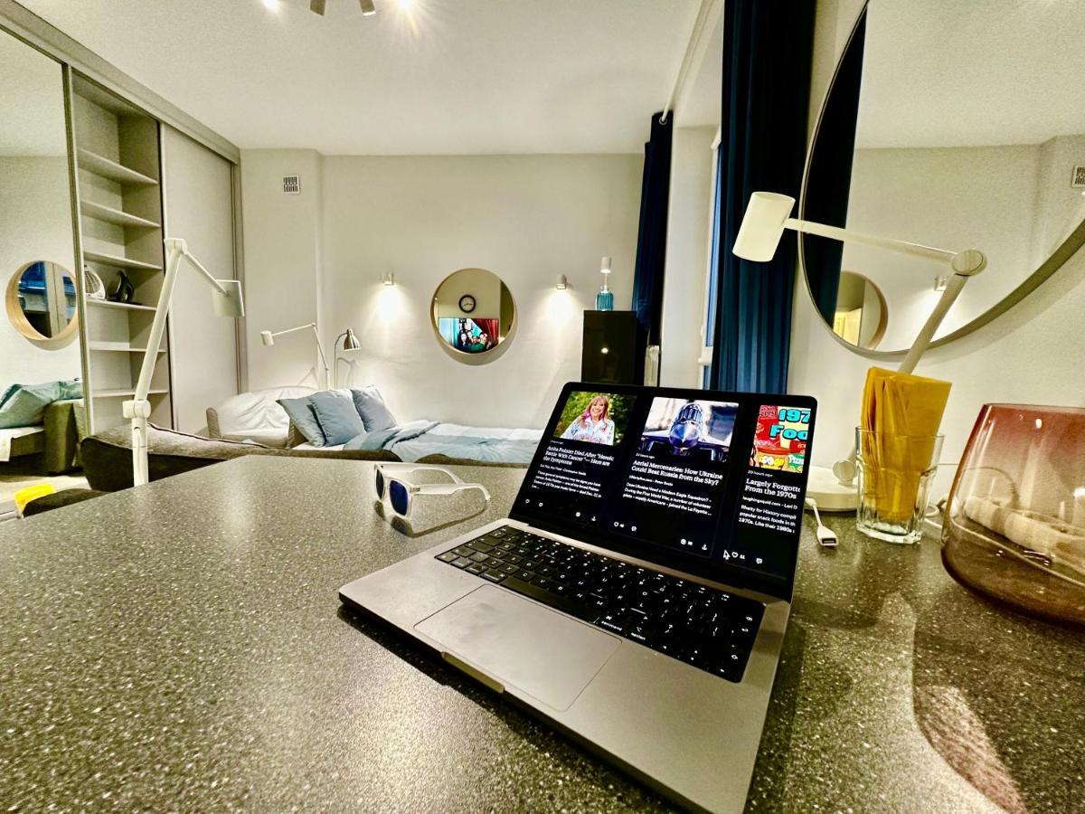 Super Forum 2 Metro Fast Wifi Netflix, Hbo, Appletv 华沙 外观 照片